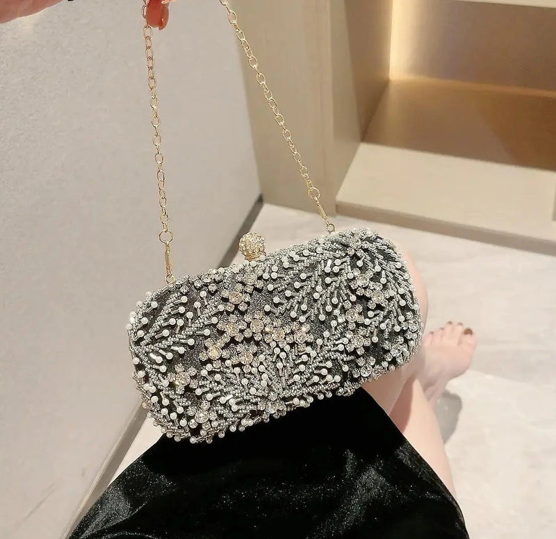 Bolsa com Pérola e Strass, Bolsa de Luxo com Strass,Bolsa de Strass, Bolsa Baguete,Bolsa Feminina com Pérola,bolsas femininas, Bolsa Transversal Feminina,Bolsa de Couro Feminina, Bolsa Feminina Grande, Bolsa de Festa, Clutch Festa, Bolsa Tiracolo Feminina, Bolsa Festa, Bolsa de Festa Clutch, Bolsa de Festa Prata - Magazinecelia